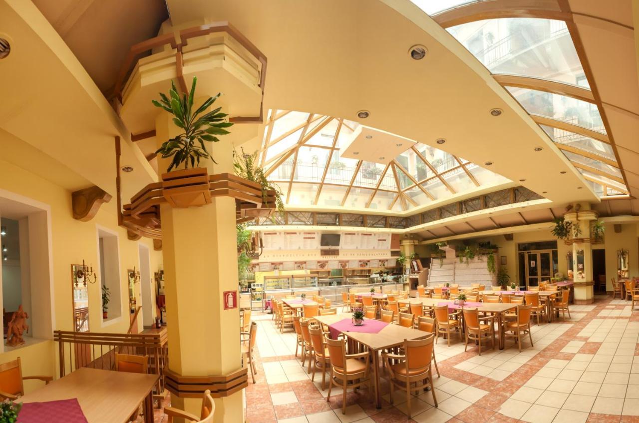 Hotel Agape Cluj Napoca Bagian luar foto
