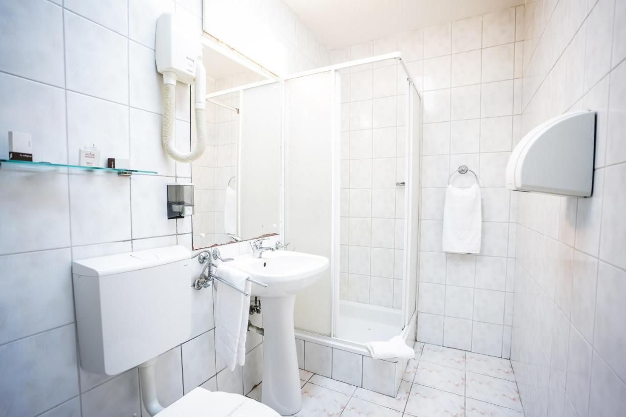 Hotel Agape Cluj Napoca Bagian luar foto